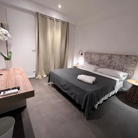 Chiara Hotel 2*