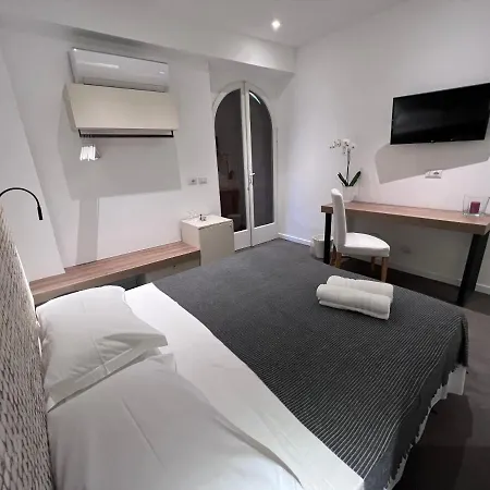 Hotel Chiara 2*