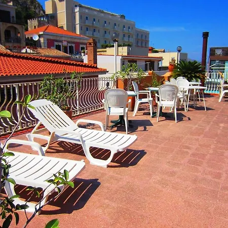 Chiara Hotel 2*
